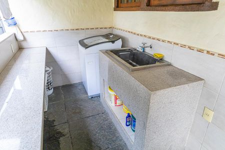 Casa à venda com 400m², 4 quartos e 15 vagas Casa à venda com 400m², 4 quartos e 15 vagasArea de serviço