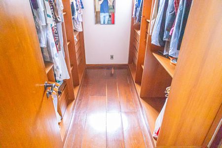 Casa à venda com 400m², 4 quartos e 15 vagas Casa à venda com 400m², 4 quartos e 15 vagasCloset