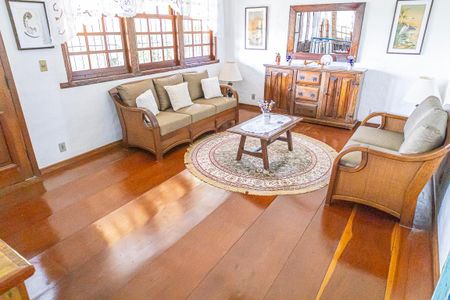 Casa à venda com 400m², 4 quartos e 15 vagas Casa à venda com 400m², 4 quartos e 15 vagasSala