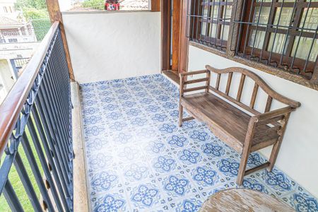 Casa à venda com 400m², 4 quartos e 15 vagas Casa à venda com 400m², 4 quartos e 15 vagasVaranda