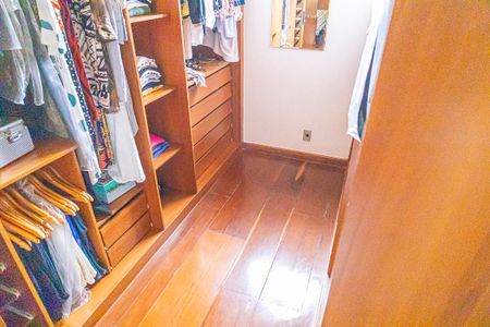 Casa à venda com 400m², 4 quartos e 15 vagas Casa à venda com 400m², 4 quartos e 15 vagasCloset