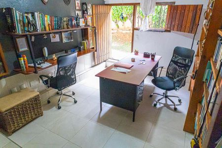 Casa à venda com 400m², 4 quartos e 15 vagas Casa à venda com 400m², 4 quartos e 15 vagasEscritorio