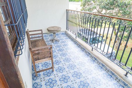 Casa à venda com 400m², 4 quartos e 15 vagas Casa à venda com 400m², 4 quartos e 15 vagasVaranda