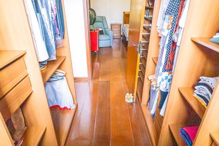 Casa à venda com 400m², 4 quartos e 15 vagas Casa à venda com 400m², 4 quartos e 15 vagasCloset