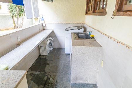 Casa à venda com 400m², 4 quartos e 15 vagas Casa à venda com 400m², 4 quartos e 15 vagasArea de serviço