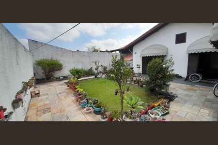 Casa para alugar com 249m², 3 quartos e 4 vagasQuintal