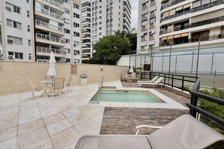 Apartamento para alugar com 109m², 3 quartos e 2 vagas Apartamento para alugar com 109m², 3 quartos e 2 vagasÁrea comum - Piscina