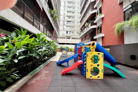 Apartamento para alugar com 109m², 3 quartos e 2 vagas Apartamento para alugar com 109m², 3 quartos e 2 vagasÁrea comum - Playground