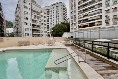 Apartamento para alugar com 109m², 3 quartos e 2 vagas Apartamento para alugar com 109m², 3 quartos e 2 vagasÁrea comum - Piscina