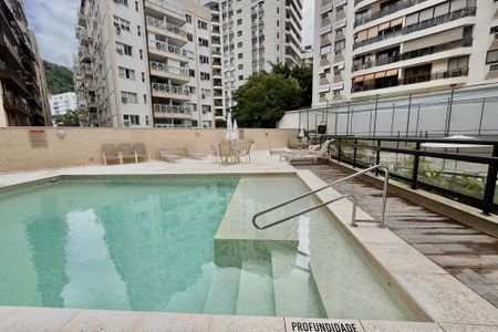 Apartamento para alugar com 109m², 3 quartos e 2 vagas Apartamento para alugar com 109m², 3 quartos e 2 vagasÁrea comum - Piscina