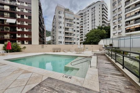 Apartamento para alugar com 109m², 3 quartos e 2 vagas Apartamento para alugar com 109m², 3 quartos e 2 vagasÁrea comum - Piscina