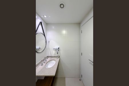 Banheiro de kitnet/studio para alugar com 1 quarto, 23m² em Vila Mariana, São Paulo
