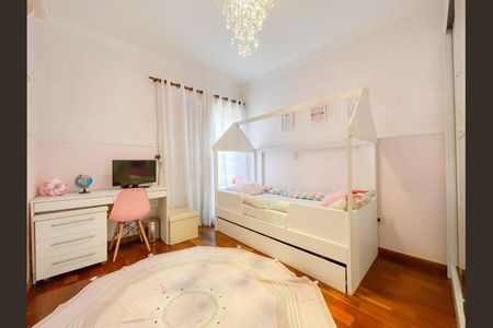 Casa à venda com 380m², 5 quartos e 6 vagasSuíte 2