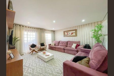 Casa à venda com 380m², 5 quartos e 6 vagasSala