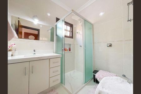 Casa à venda com 380m², 5 quartos e 6 vagasBanheiro da 