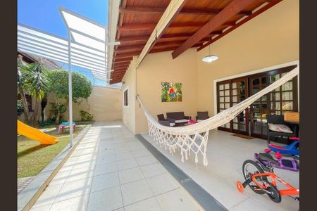 Casa à venda com 380m², 5 quartos e 6 vagasQuintal