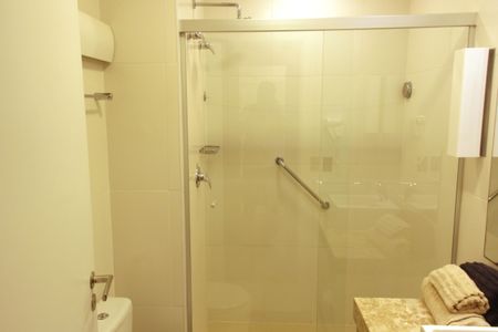 Banheiro de kitnet/studio para alugar com 1 quarto, 21m² em Gonzaga, Santos