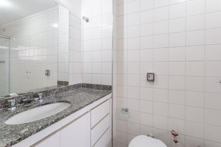 Banheiro da Suíte de apartamento para alugar com 1 quarto, 38m² em Itaim Bibi, São Paulo