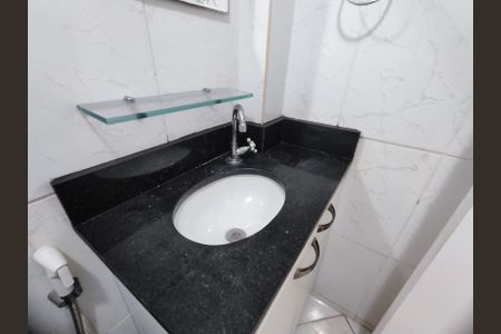 Apartamento para alugar com 60m², 2 quartos e 1 vaga Apartamento para alugar com 60m², 2 quartos e 1 vagaBanheiro social