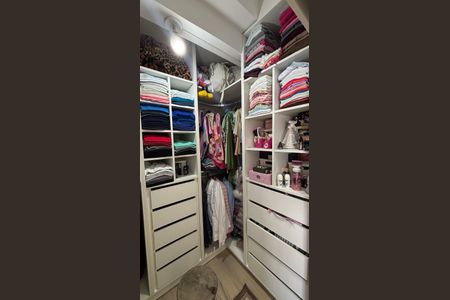 Apartamento à venda com 80m², 3 quartos e 2 vagasCloset da Suíte