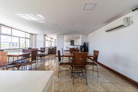 Apartamento para alugar com 70m², 2 quartos e 2 vagasÁrea comum - Salão de festas