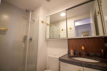 Banheiro de kitnet/studio para alugar com 1 quarto, 23m² em Santo Amaro, São Paulo