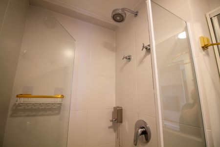 Banheiro de kitnet/studio para alugar com 1 quarto, 23m² em Santo Amaro, São Paulo