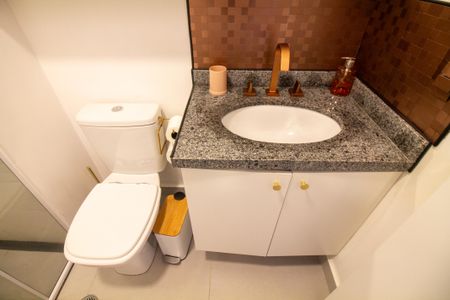 Banheiro de kitnet/studio para alugar com 1 quarto, 23m² em Santo Amaro, São Paulo