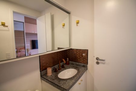 Banheiro de kitnet/studio para alugar com 1 quarto, 23m² em Santo Amaro, São Paulo