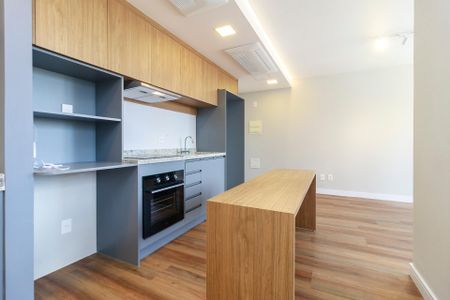 Cozinha de apartamento para alugar com 2 quartos, 48m² em Vila Sao Francisco (zona Sul), São Paulo