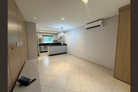 Sala de casa de condomínio à venda com 3 quartos, 110m² em Vila Sao Luiz (valparaizo), Santana de Parnaíba