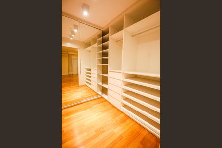 Apartamento à venda com 317m², 4 quartos e 4 vagasCloset da suíte 4