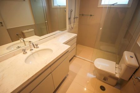 Apartamento à venda com 317m², 4 quartos e 4 vagasBanheiro da Suíte 3