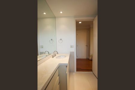 Apartamento à venda com 317m², 4 quartos e 4 vagasBanheiro da Suíte 2