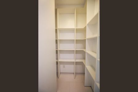 Apartamento à venda com 317m², 4 quartos e 4 vagasDespensa