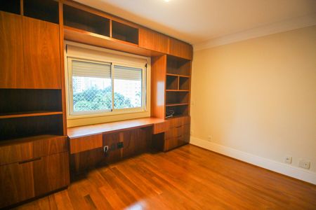 Apartamento à venda com 317m², 4 quartos e 4 vagasSuíte 2