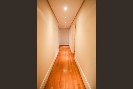 Apartamento à venda com 317m², 4 quartos e 4 vagasCorredor