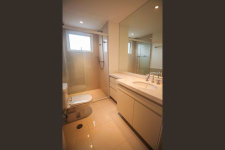 Apartamento à venda com 317m², 4 quartos e 4 vagasBanheiro da Suíte 2