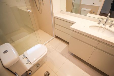 Apartamento à venda com 317m², 4 quartos e 4 vagasBanheiro da Suíte 1