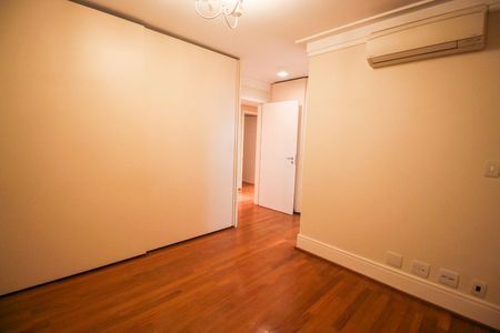 Apartamento à venda com 317m², 4 quartos e 4 vagasSuíte 3