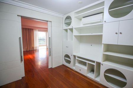 Apartamento à venda com 317m², 4 quartos e 4 vagasCopa