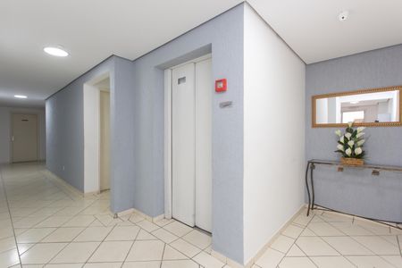 Apartamento para alugar com 52m², 2 quartos e 1 vagaHall social