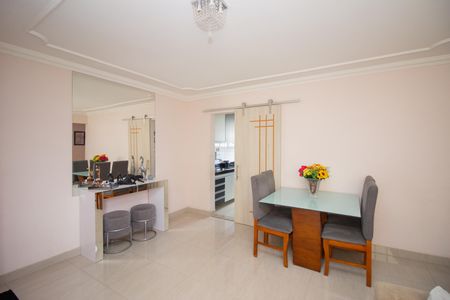 Sala de apartamento à venda com 3 quartos, 70m² em Parque Turistas, Contagem