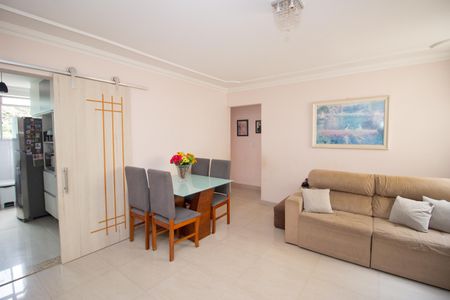Sala de apartamento à venda com 3 quartos, 70m² em Parque Turistas, Contagem
