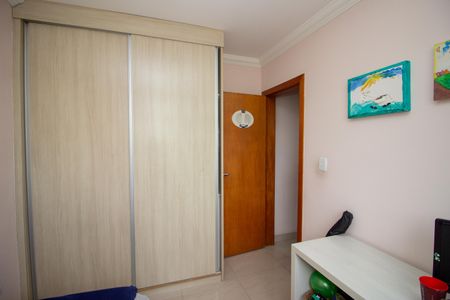 Apartamento à venda com 70m², 3 quartos e 1 vagaQuarto 2