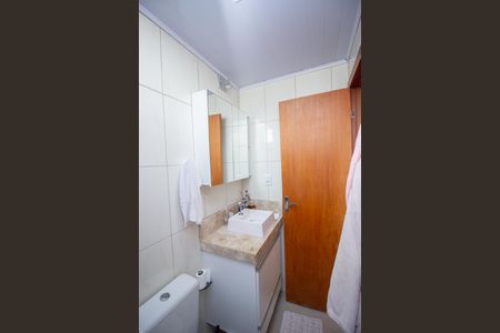 Banheiro da Suíte de apartamento à venda com 3 quartos, 70m² em Parque Turistas, Contagem