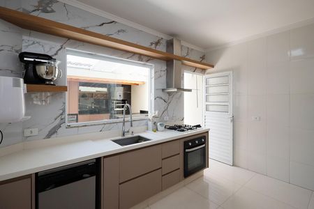 Casa à venda com 119m², 3 quartos e 2 vagasCozinha - Armários