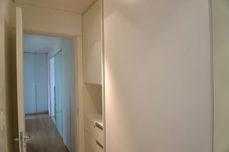 Apartamento à venda com 318m², 3 quartos e 3 vagas Apartamento à venda com 318m², 3 quartos e 3 vagasCloset da suíte