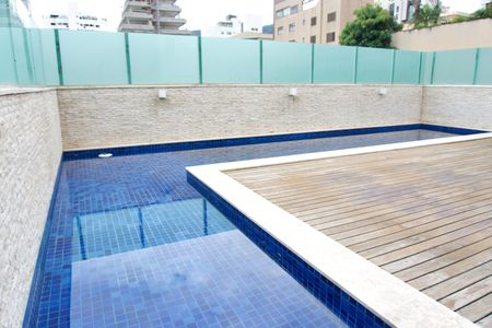 Apartamento à venda com 318m², 3 quartos e 3 vagas Apartamento à venda com 318m², 3 quartos e 3 vagasÁrea Privada - Piscina