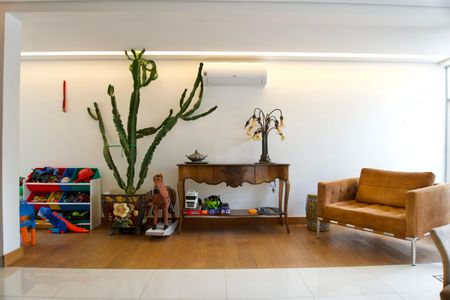 Apartamento à venda com 318m², 3 quartos e 3 vagas Apartamento à venda com 318m², 3 quartos e 3 vagasSala